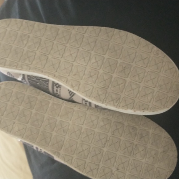 LNC Twisted printed slip on shoes - Picture 4 of 6